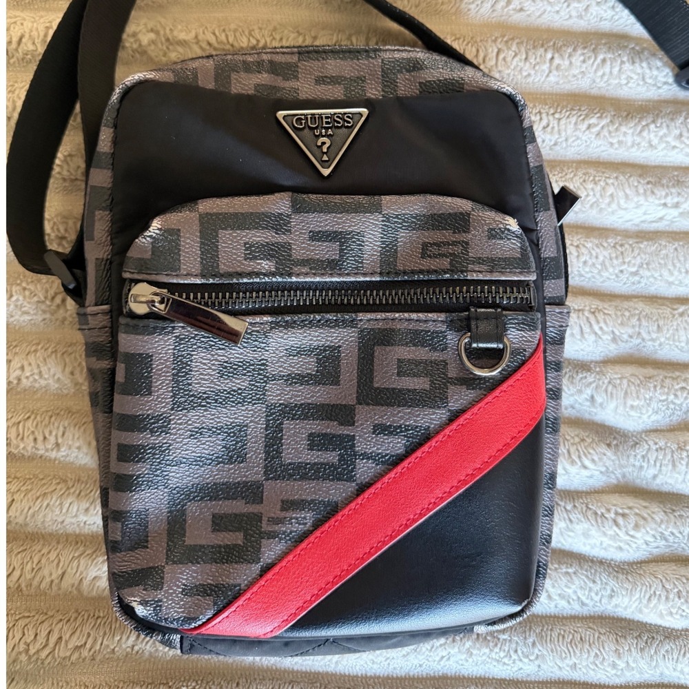 Guess USA Crossbody Messenger Bag Grey Black Geometric Logo‎ Red Stripe Small